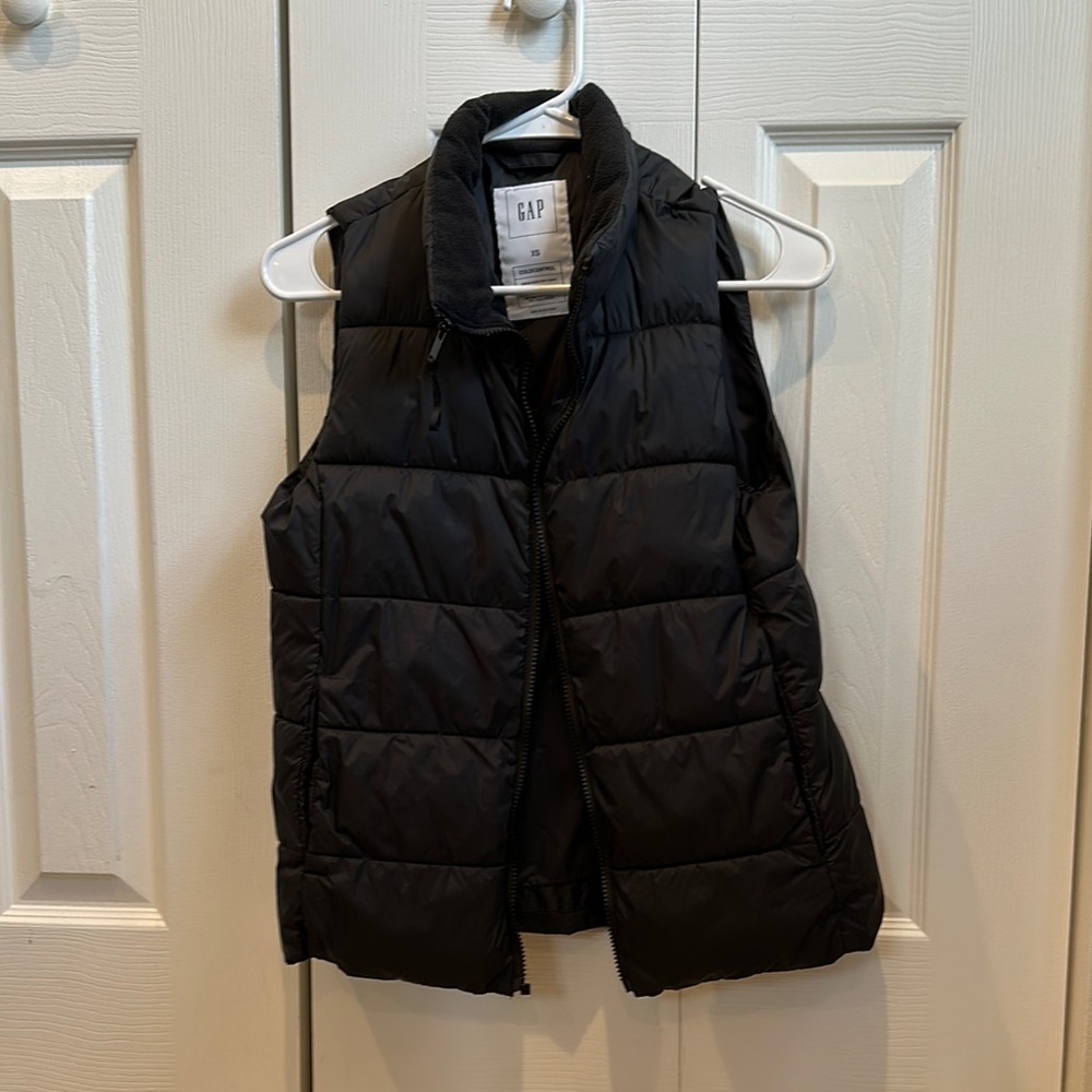 GAP Black Puffer Vest
